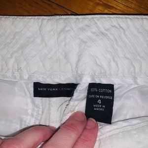 New York &company size 4 white seersucker Capri
